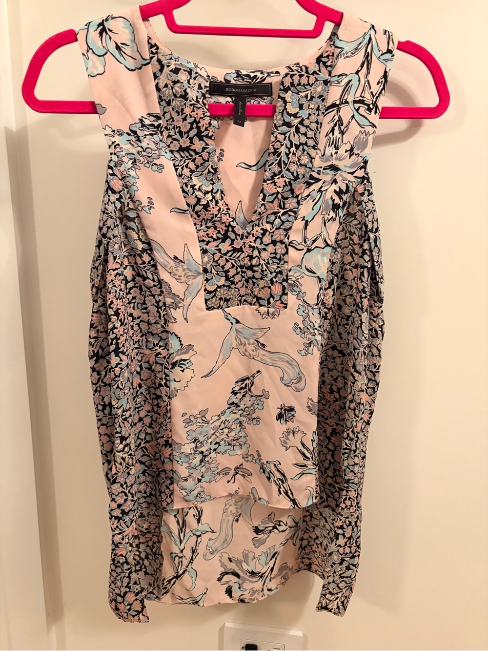 BCBGMAXAZRIA Floral Bird-Print Sleeveless Blouse in Blush